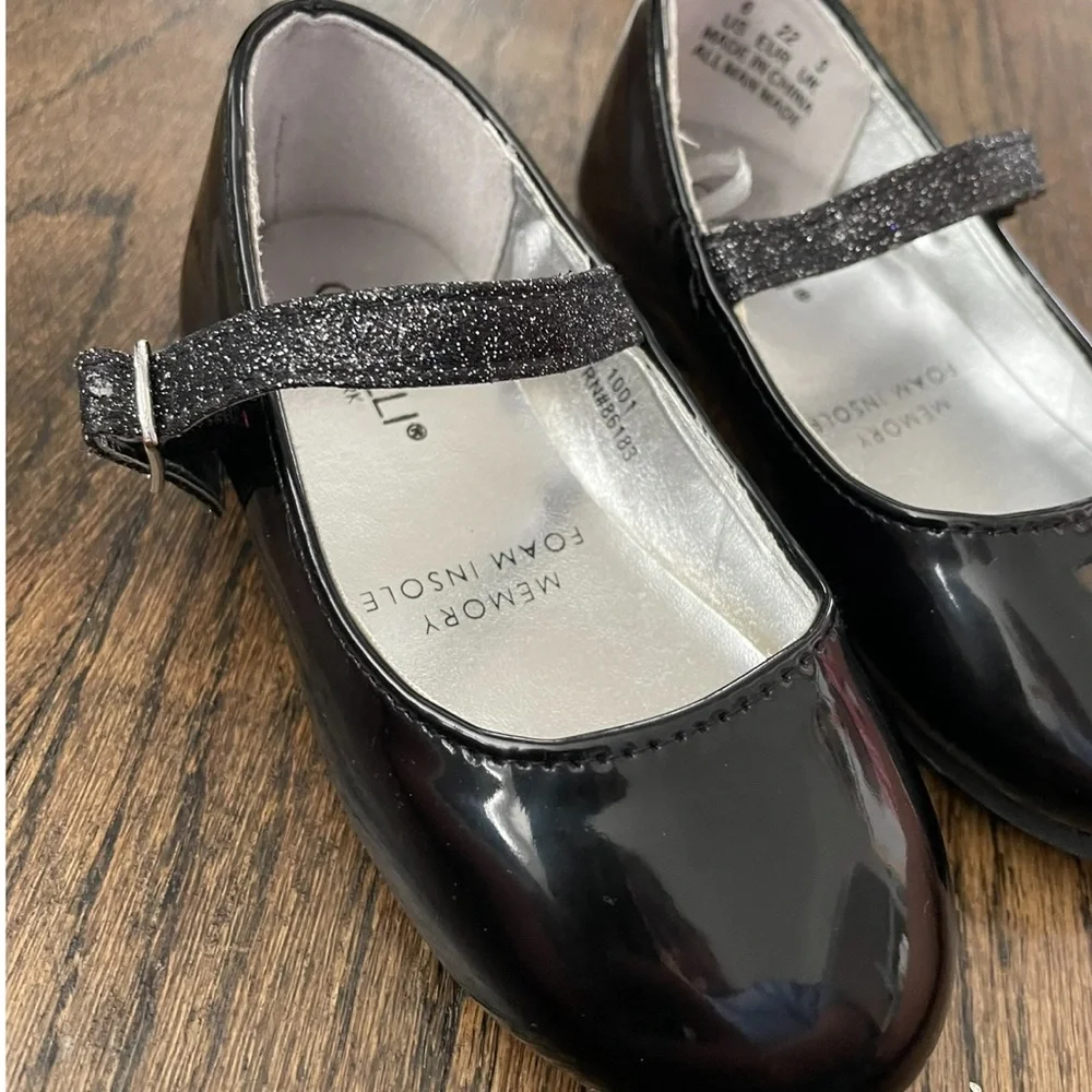 Black dress shoes
